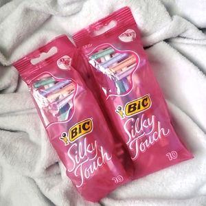 2 NWT BIC Silky Touch Women's Disposable Razor, 10 Count